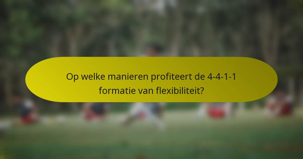 Op welke manieren profiteert de 4-4-1-1 formatie van flexibiliteit?